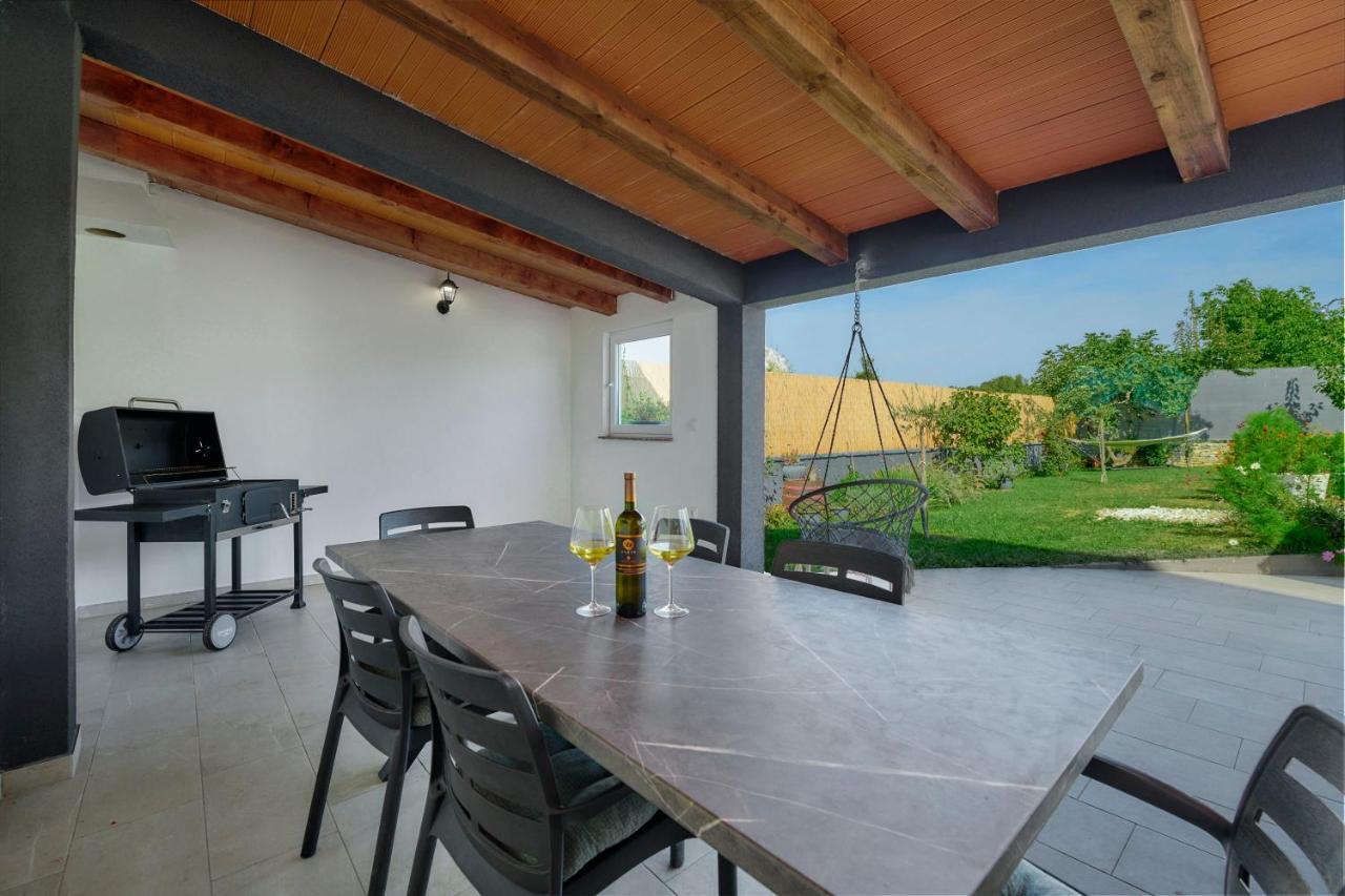Burići Holiday House Emma מראה חיצוני תמונה